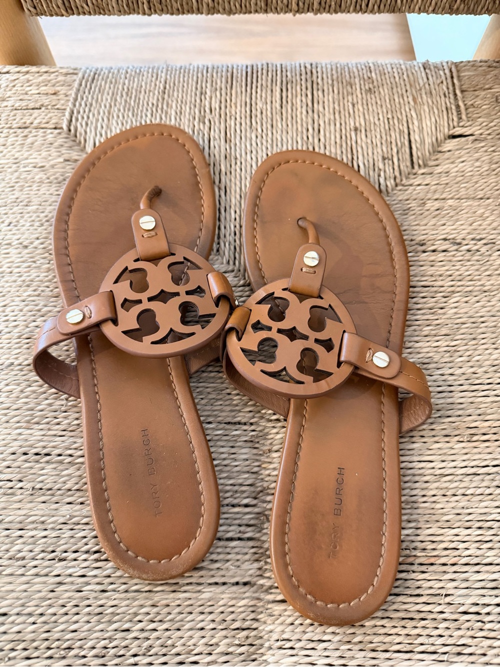 Tory Burch Leather Logo Thong Sandals - Brown
